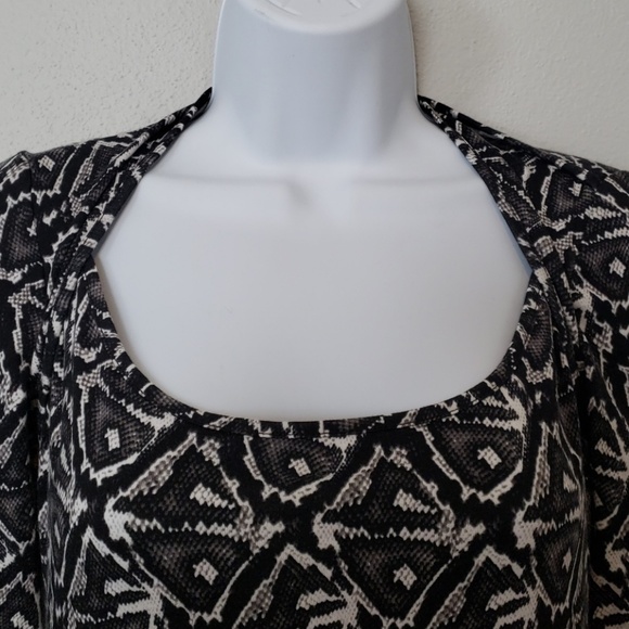 GUESS top - Picture 2 of 4